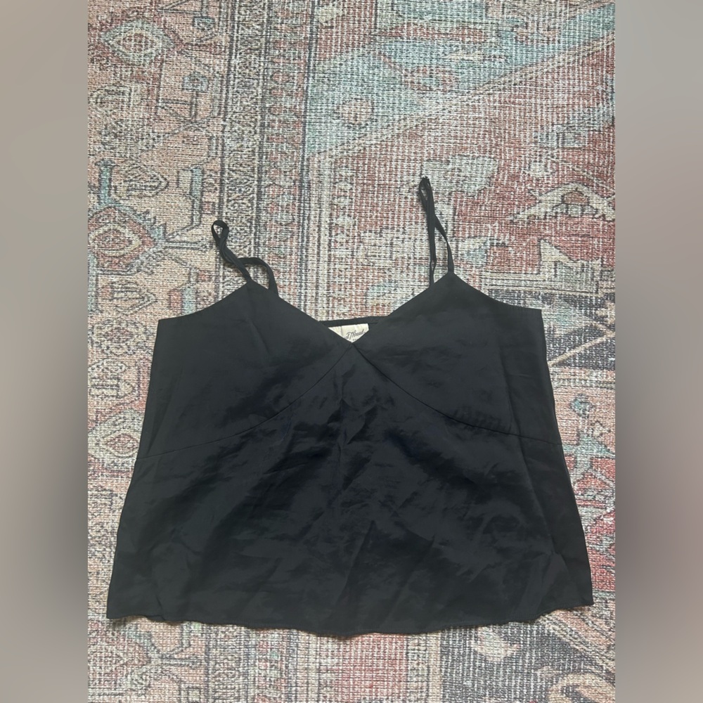 Medium black flowy tank top